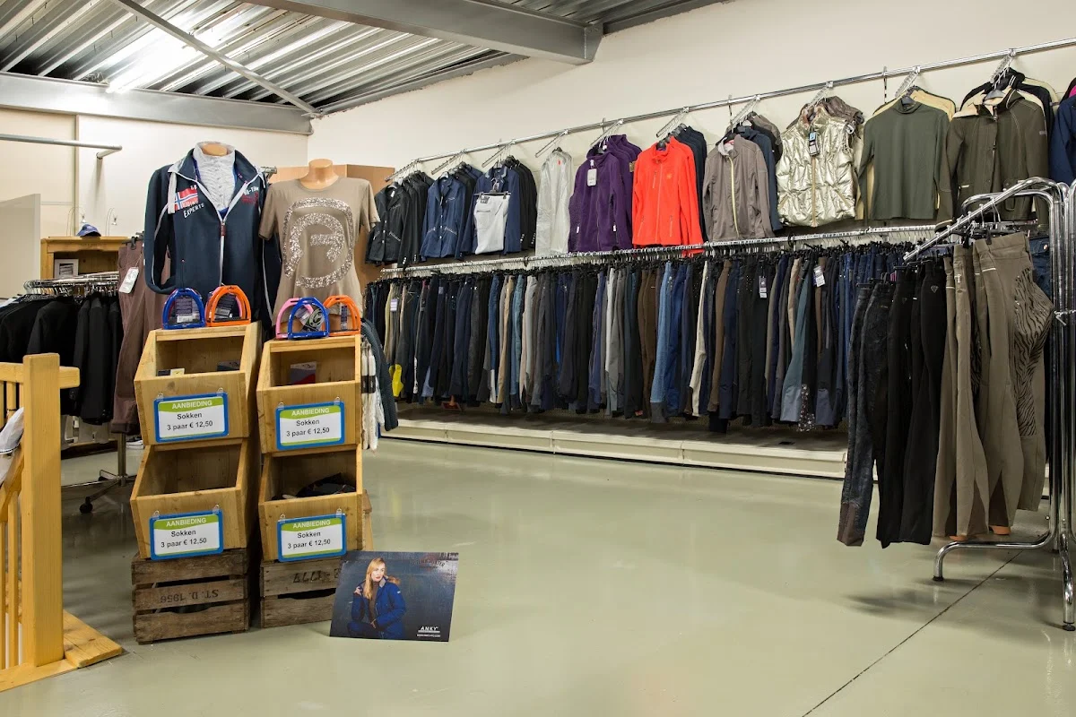 Velthof Voeders en Ruitersport | Grote dierenwinkel - 4